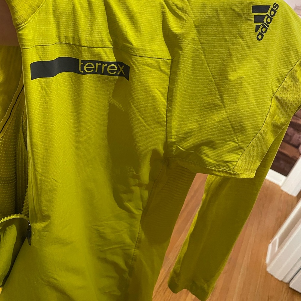 Adidas Yellow Jacket for Peak Performance - Picture 6 of 7